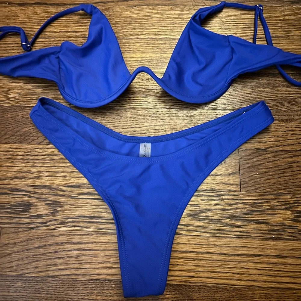 Blue bikini - Picture 1 of 1